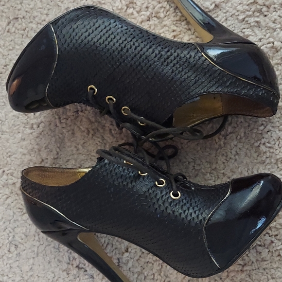 Shoes - Picture 3 of 3